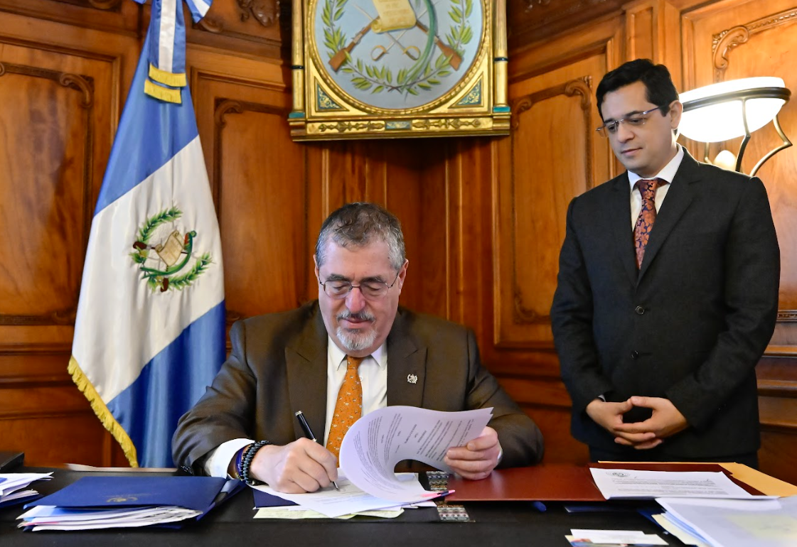 Presidente sanciona reforma al artículo 30 bis de la Ley Orgánica del Presupuesto