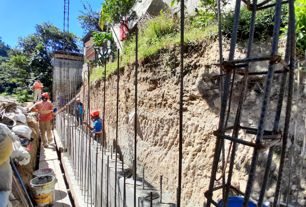 Construcción de muros de contención./Foto: Udevipo.