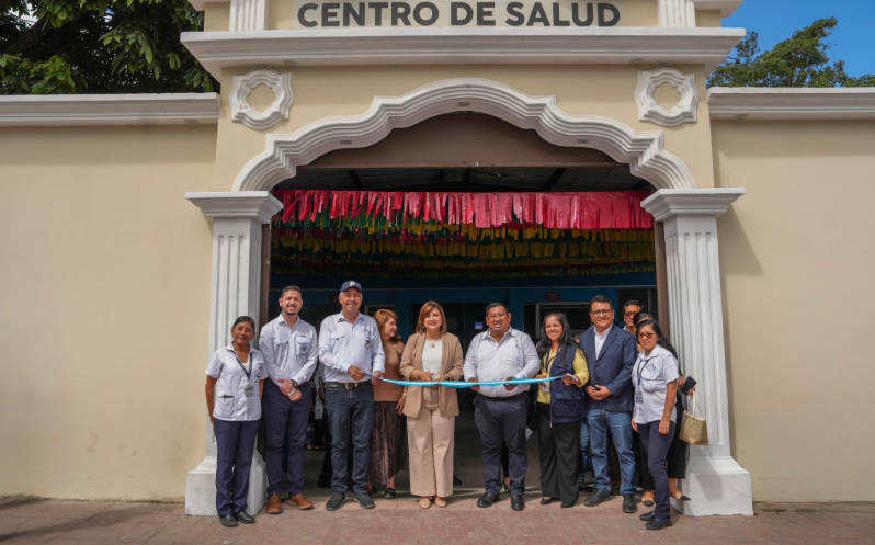 La vicepresidenta participó en la inauguración de las instalaciones renovadas del Centro de Salud de Esquipulas. (Foto: Vicepresidencia)