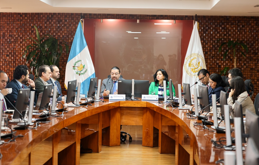 Congreso recibe propuesta para modernizar contrataciones públicas