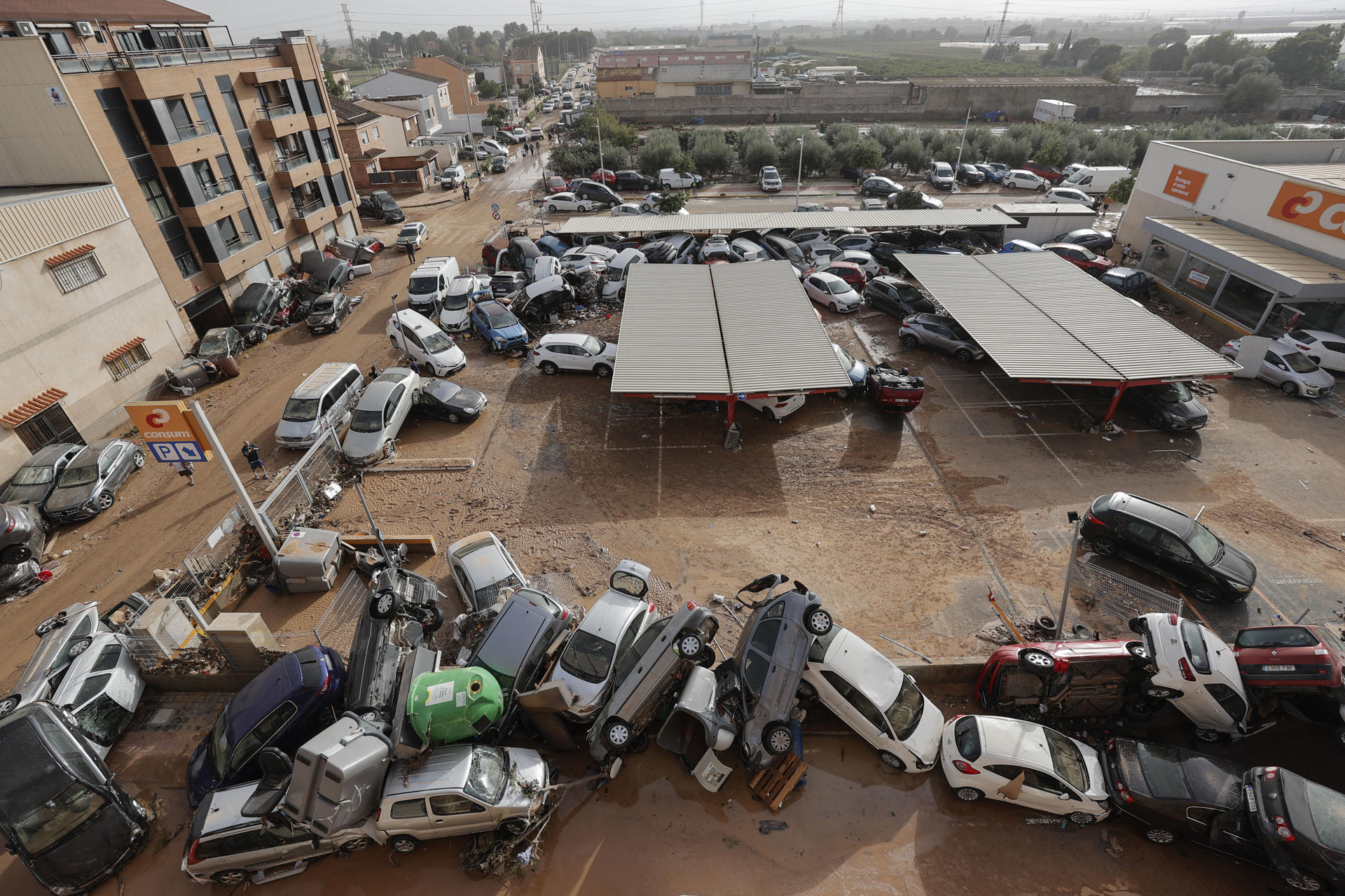 Entre los daños y pérdidas a causa del cambio climático están los graves efectos de una tormenta (DANA) que azotó a Valencia, España, en 2024.