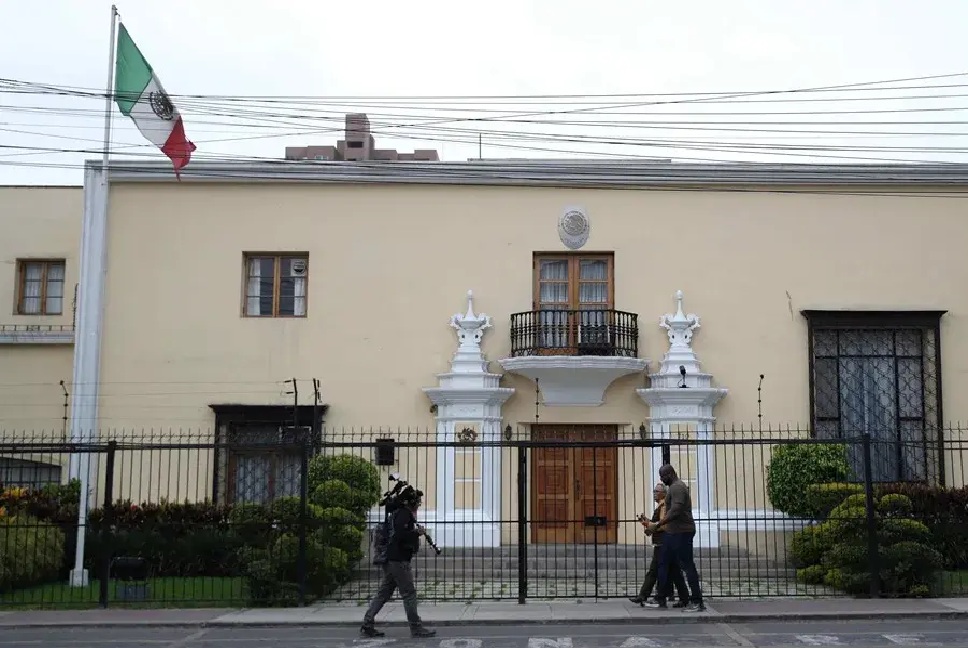 La Embajada de México en Lima, Perú, permanece cerrada desde el lunes.