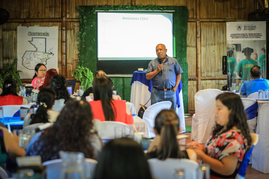 SBS fortalece capacidades del personal de siete sedes departamentales