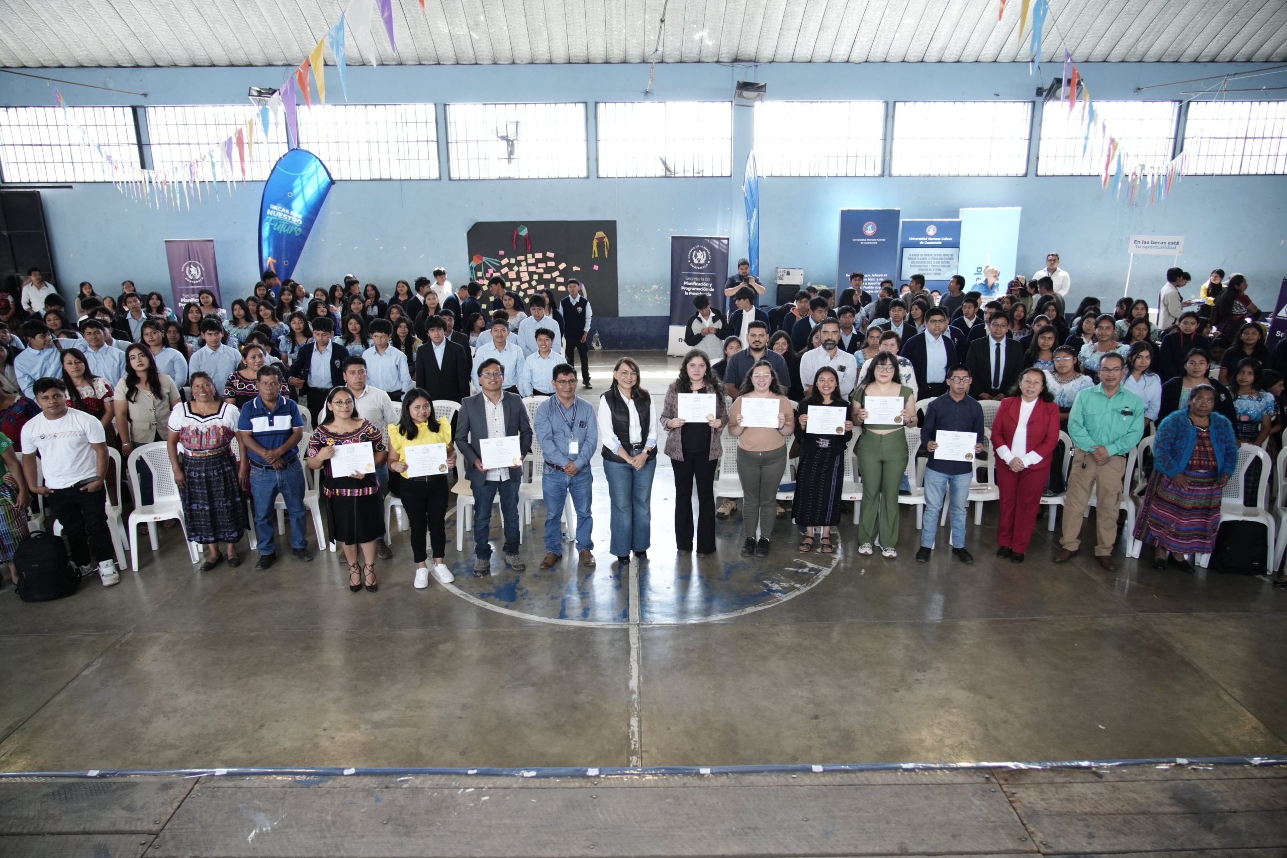 Becas por Nuestro Futuro ha aprobado 106 becas a guatemaltecos