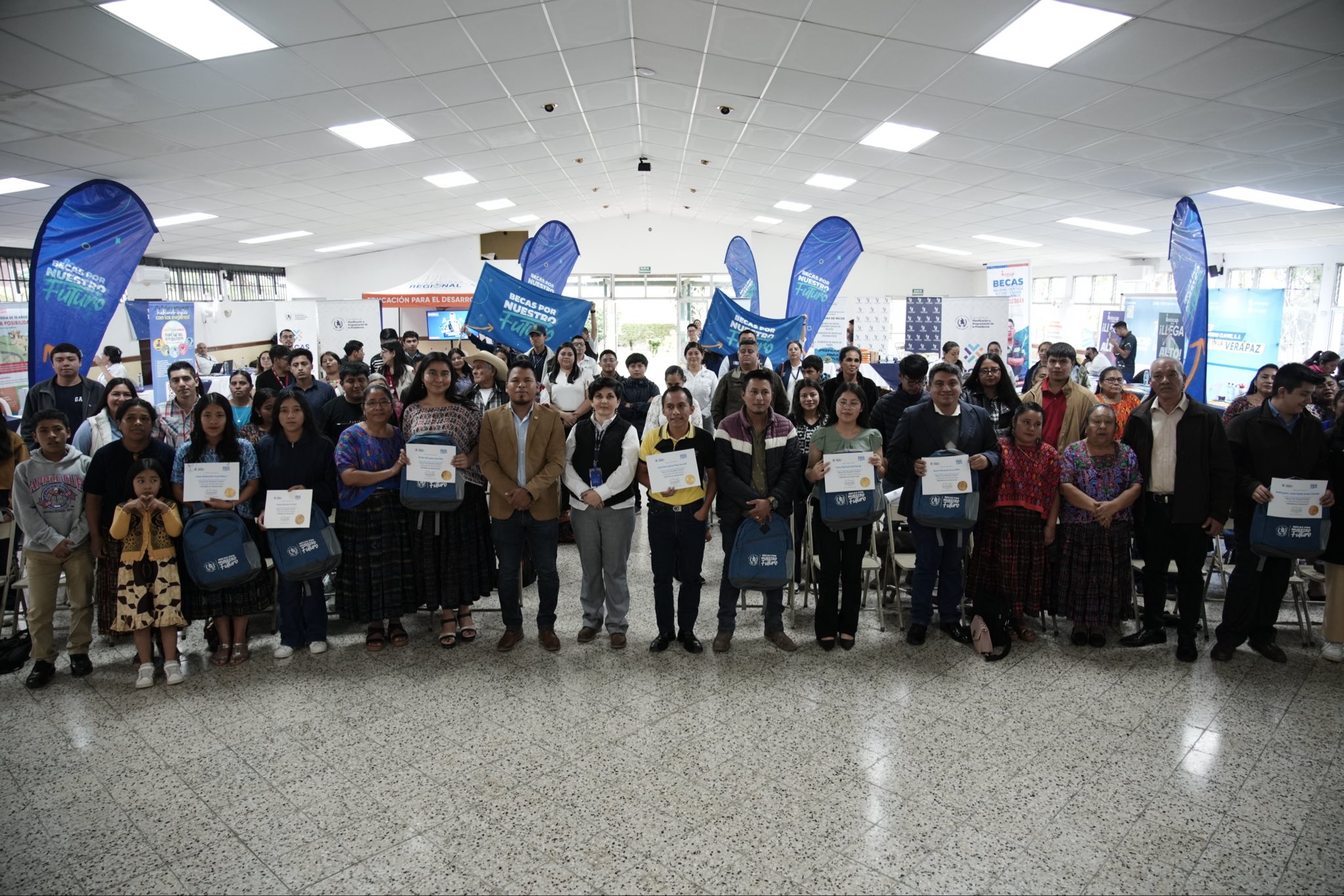 Becas por Nuestro Futuro: Reconocen a segundo grupo de becarios de la región norte del país