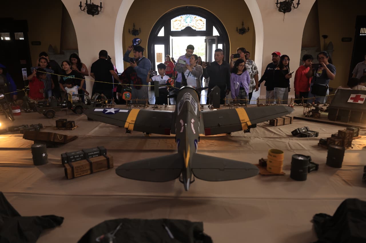 Las actividades contaron con exposiciones de aeronaves y carros deportivos, espectáculos de paracaidismo y acrobacia de avionetas. / Foto: DCA