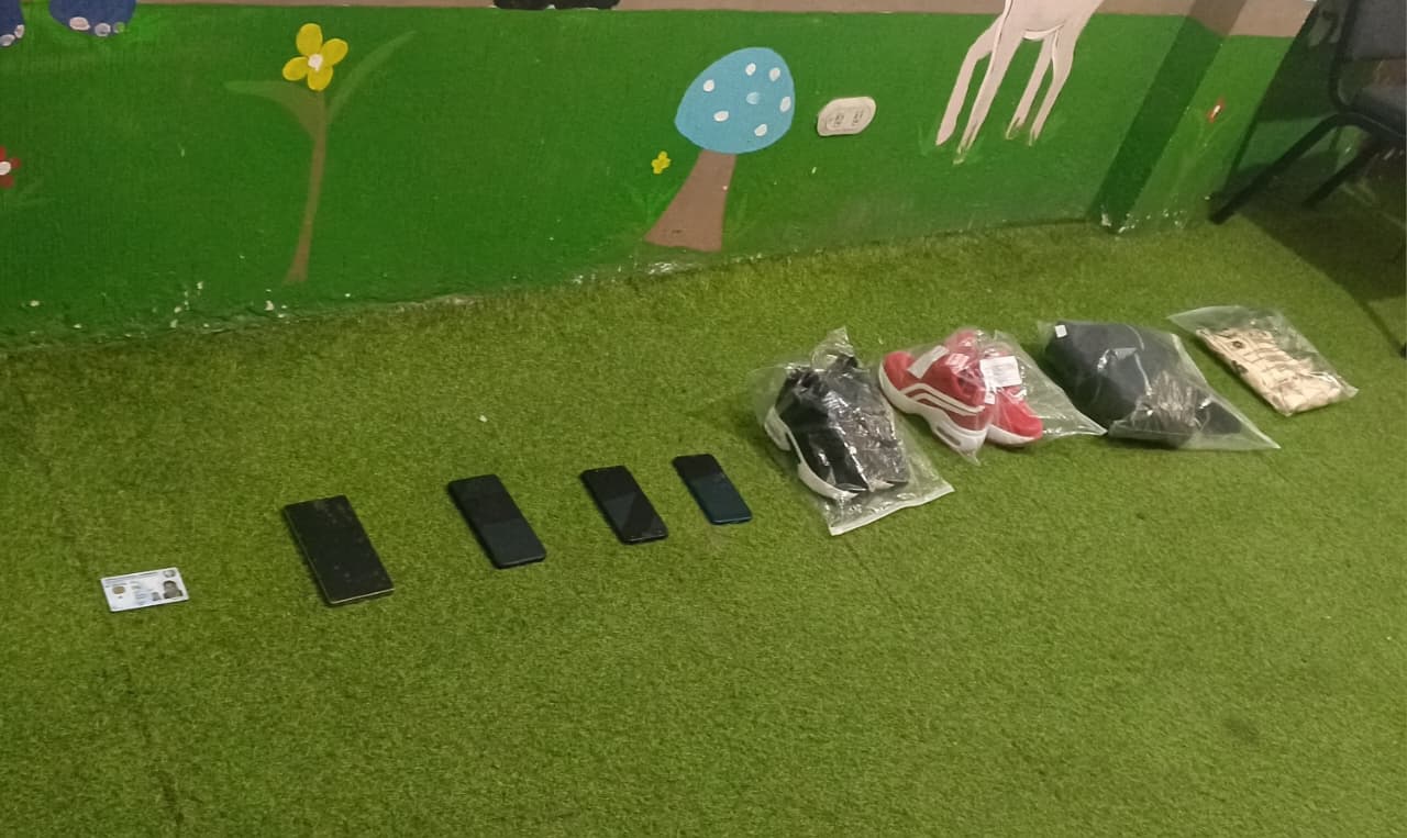 Estos son algunos de los artículos que la niñera adquirió en línea con la tarjeta de débito de su empleadora.