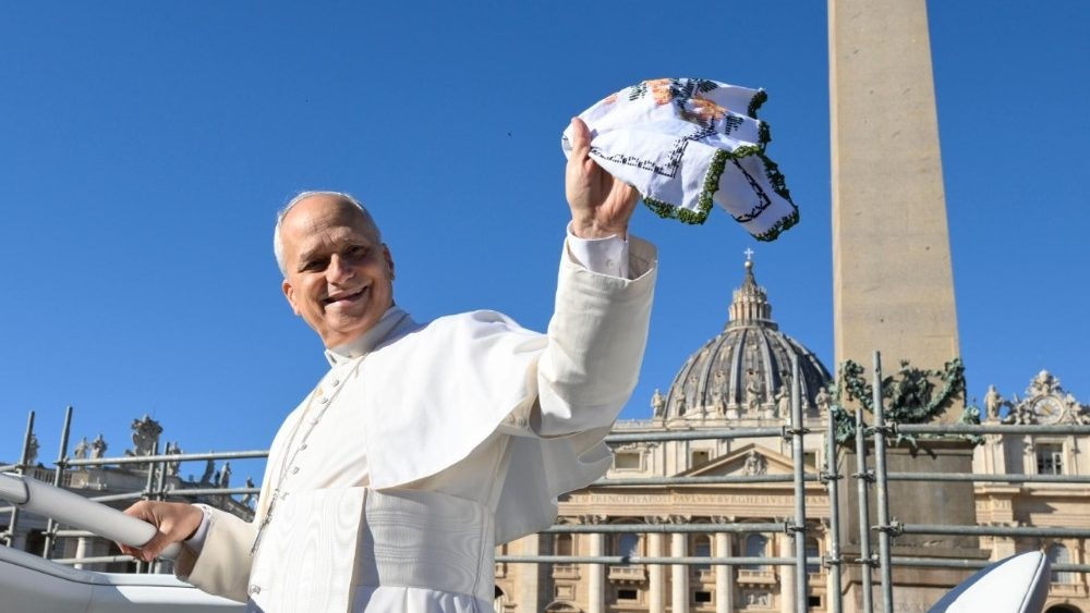 El papa León XIV insta a los gobiernos a crear políticas públicas para la protección de los niños en la era de la inteligencia artificial.