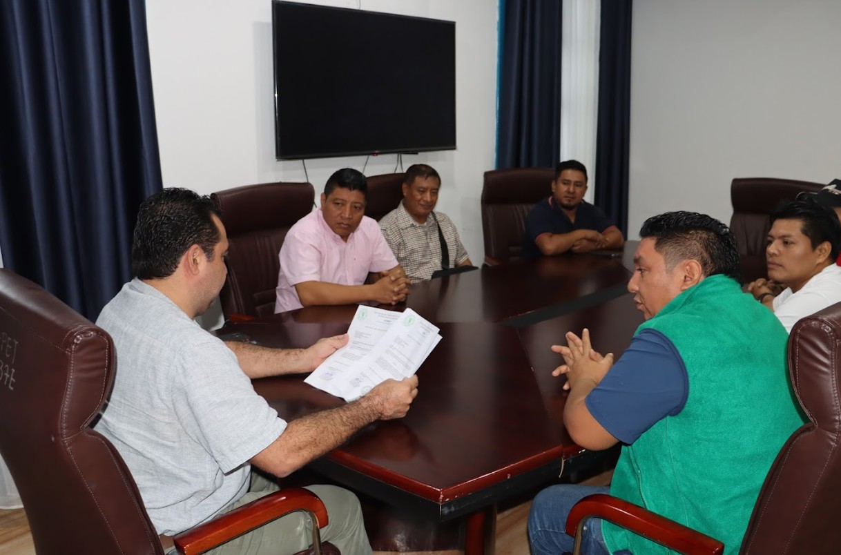 Fortaleciendo la seguridad en el mercado antiguo de Santa Elena, Petén