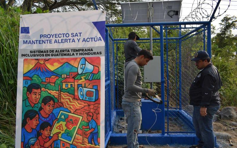 Insivumeh instala estación hidrológica en Retalhuleu./Foto: Insivumeh.