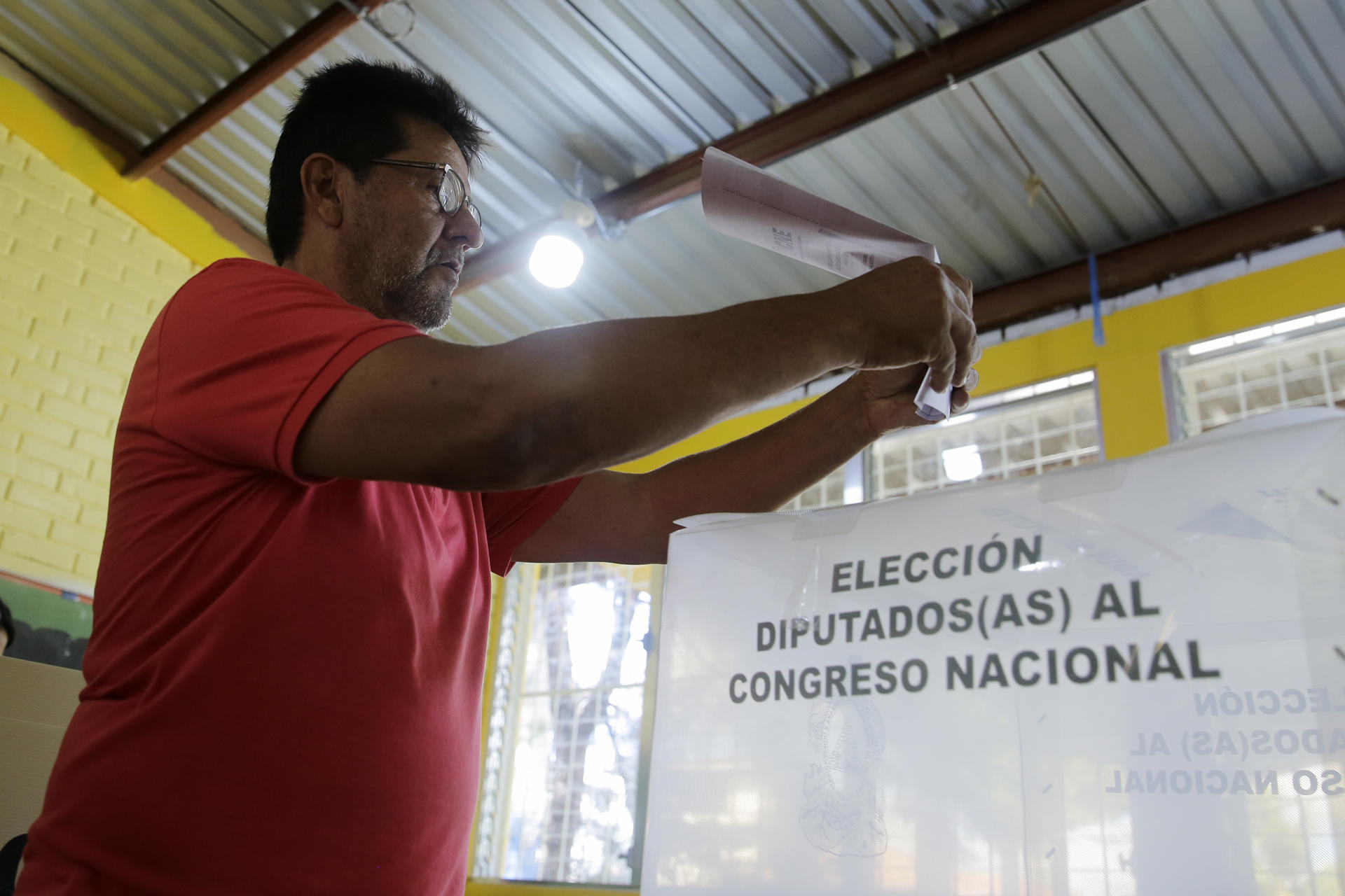Los hondureños votan este domingo en unas elecciones cruciales para la democracia de ese país.