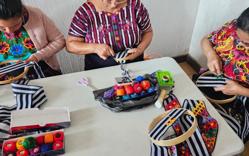 El taller busca que más mujeres preserven la técnica original. / Foto: MCD.