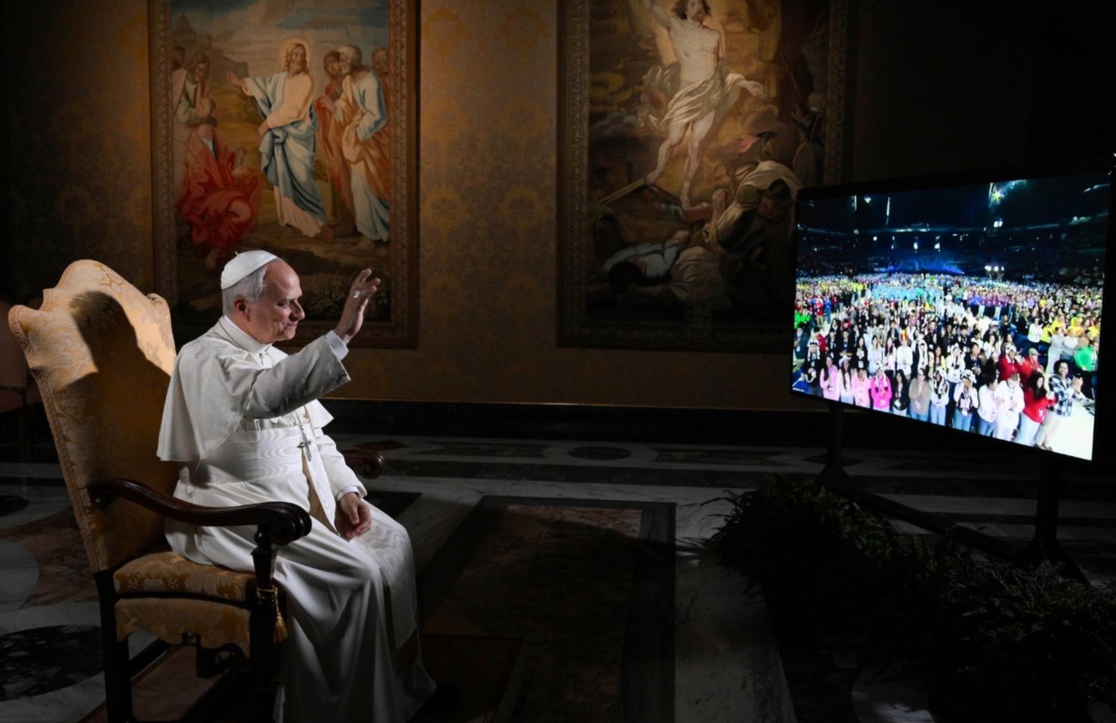 León XIV pide a los jóvenes no politizar la Iglesia y construir "puentes en vez de muros". Fotos: Vatican News
