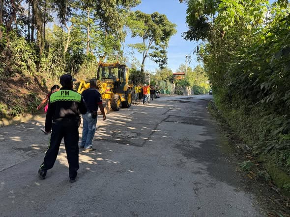 Avanzan trabajos para recuperar la carretera de Pueblo Nuevo, Suchitepéquez