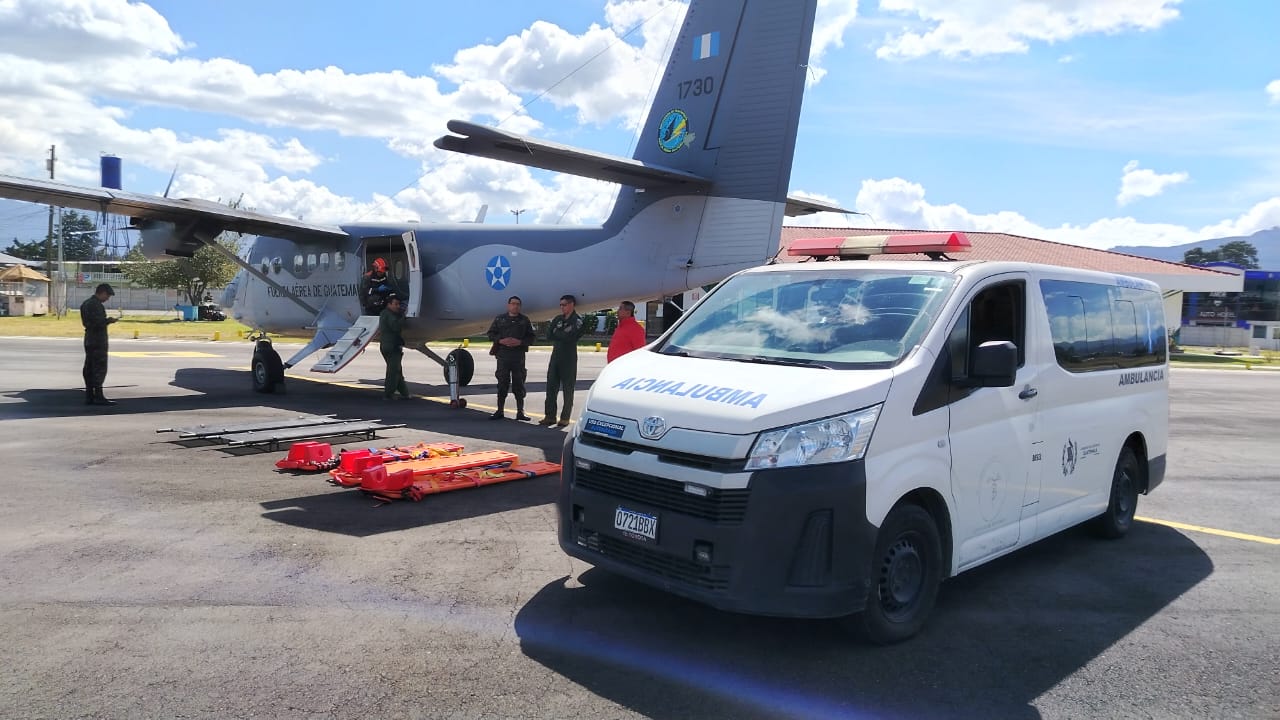 Trasladan vía aérea a heridos por accidente al Centro Médico Militar