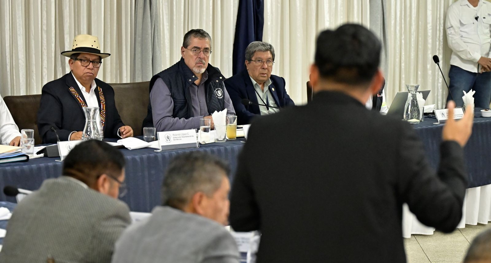 El presidente Bernardo Arévalo, durante la instalación del Gobierno Departamental de San Marcos, la instancia con la que el mandatario interactúa con el territorio. /Foto: Álvaro Interiano