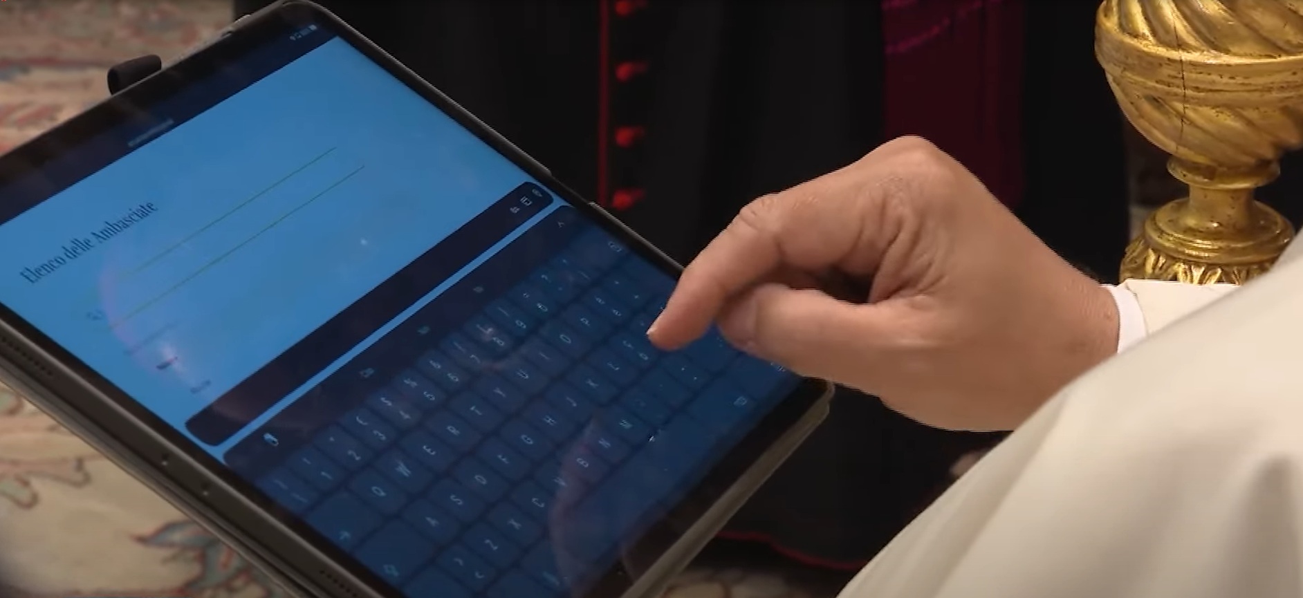 El papa León XIV hizo el primer ingreso y navegó en la plataforma digital del Anuario Pontificio.