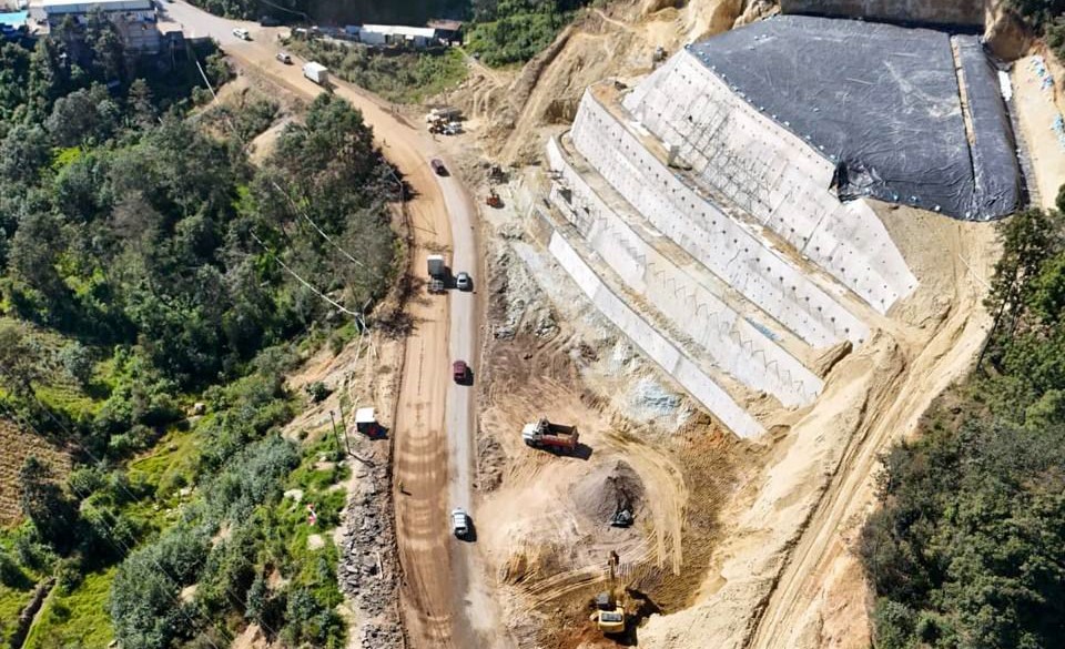Covial trabaja en la recuperación de tramo en el km 208 de la ruta Interamericana.