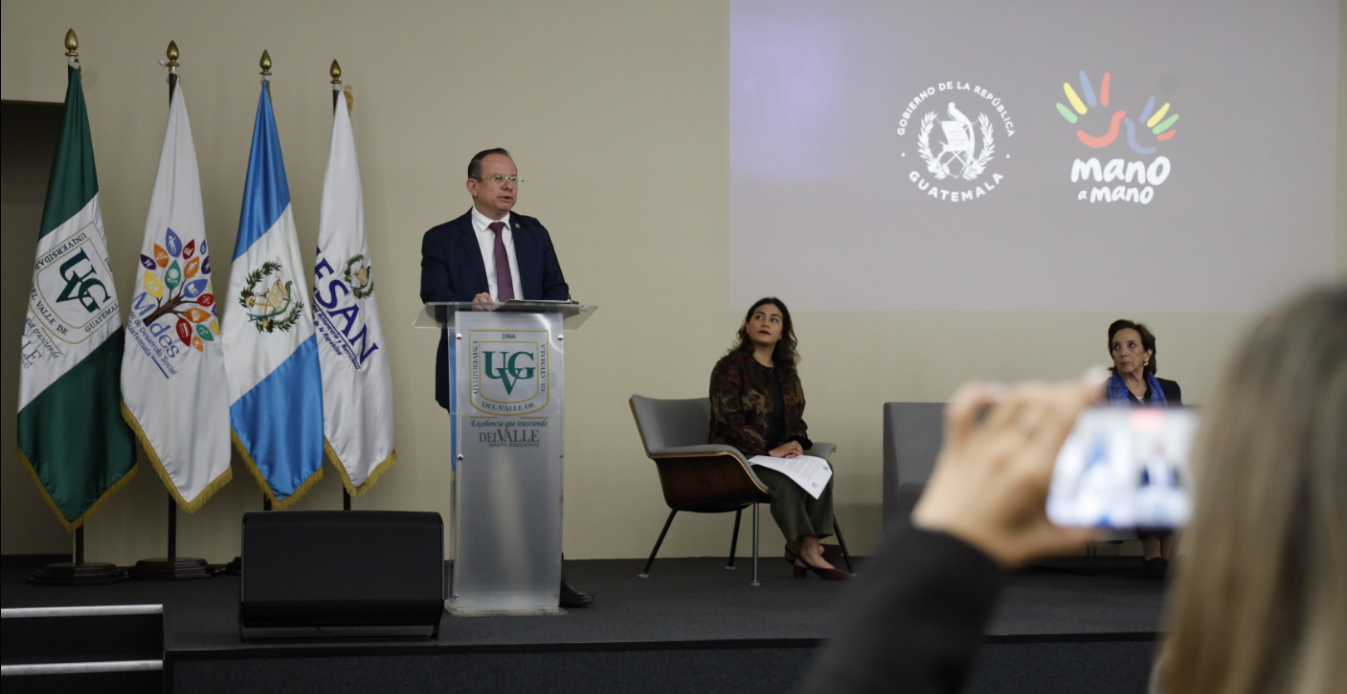 Mano a Mano, proyecta intervenir en más de 30 municipios para eliminar pisos de tierra en 2026