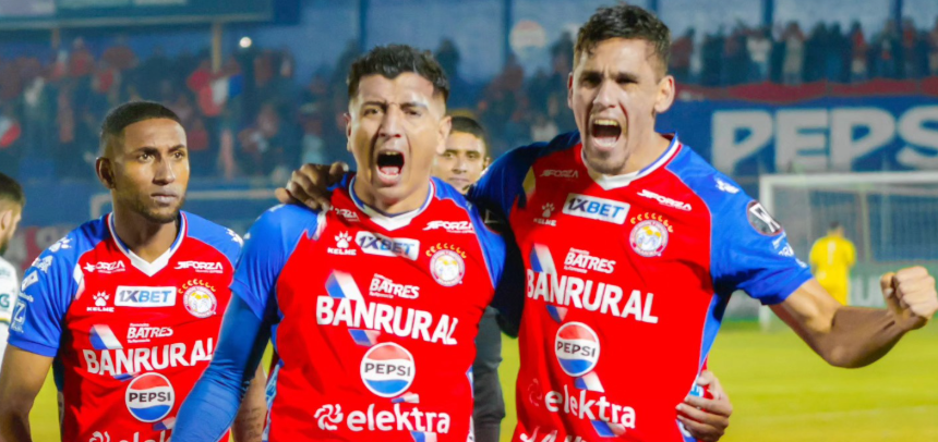 Jesús López acerca a Xelajú a las semifinales del Apertura 2025