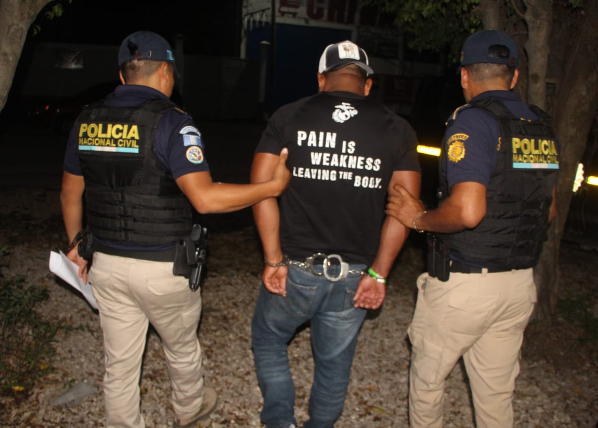PNC captura a hombre por rayar el Templo II de Tikal