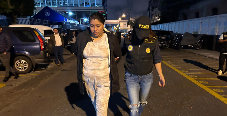 Damaris Xiomara Velásquez Figueroa, de 34 años, señalada de mantener vínculos directos con líderes de la mara 18. / Foto: PNC