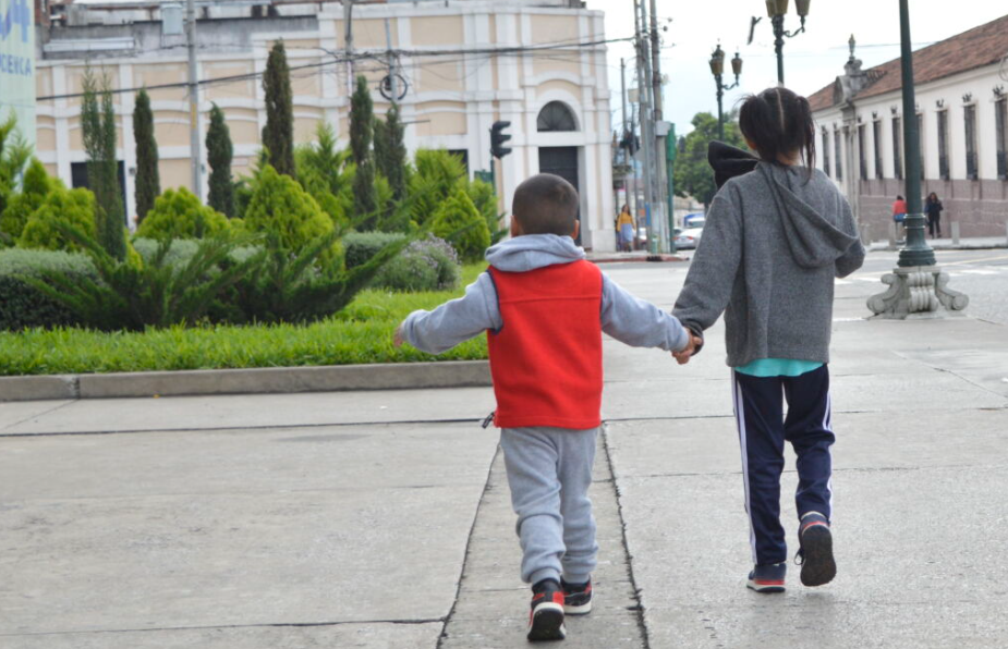 PGN auxilia a menores de edad en casos de abandono. / Foto: PGN.