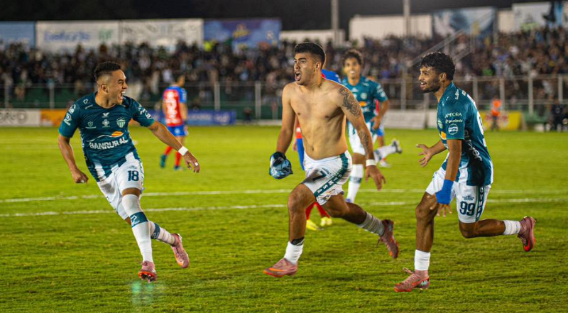 Antigua deja fuera a Xelajú MC y se mete a semifinales del Apertura 2025