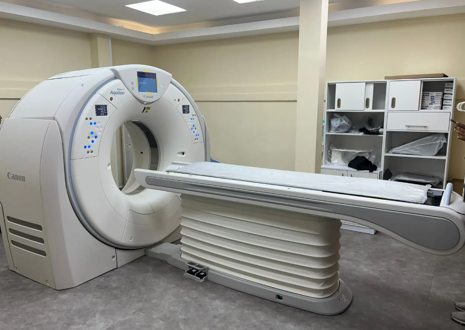 Hospital de Cuilapa recibe tomógrafo de alta tecnología para fortalecer la atención especializada y oncológica