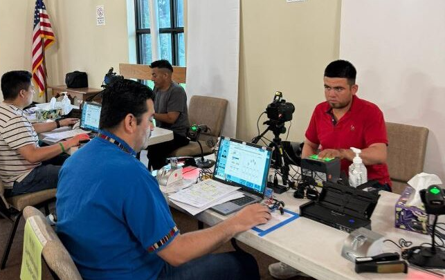 Minex continúa brindando servicios a través de Sábados Consulares. / Foto: Minex.