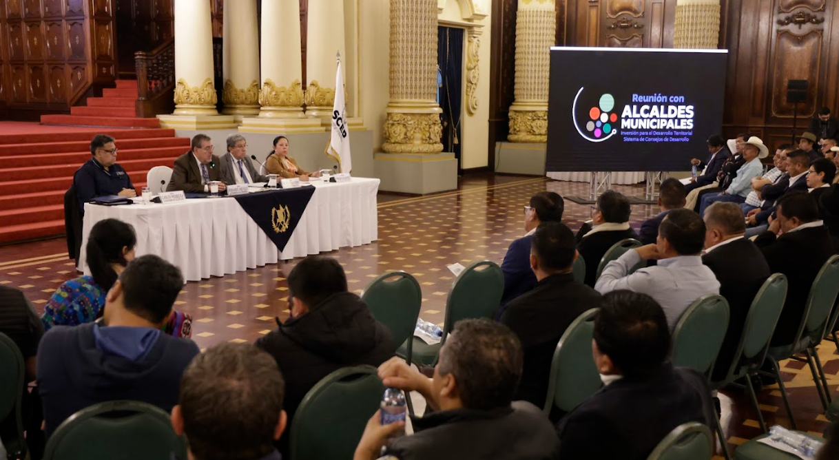 Mandatario reitera apoyo del Ejecutivo a los gobiernos locales para transparentar los proyectos de obra pública