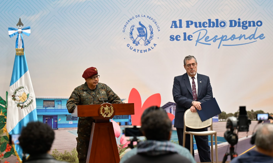 Martínez fue enfático al señalar que nunca se trató de enfrentamientos con comunidades, sino de ataques directos contra personal militar. / Foto: Álvaro Interiano