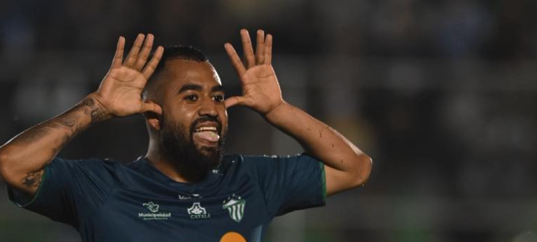 Antigua GFC vapulea a Aurora FC para clasificar a la final del Apertura 2025