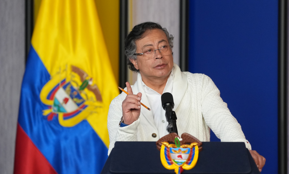 Petro dice que Nicolás Maduro no debe dar órdenes a los militares de Colombia