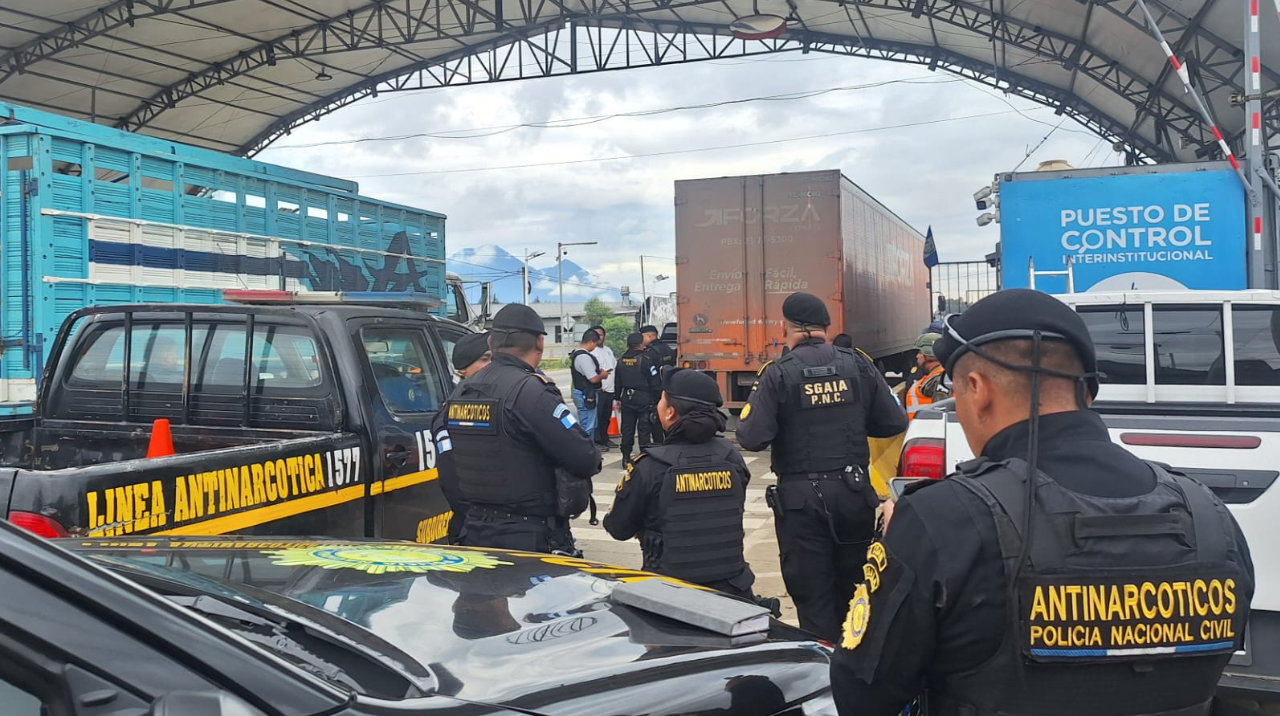 Más de 40 libras de marihuana incautadas en furgón de empresa de paquetería