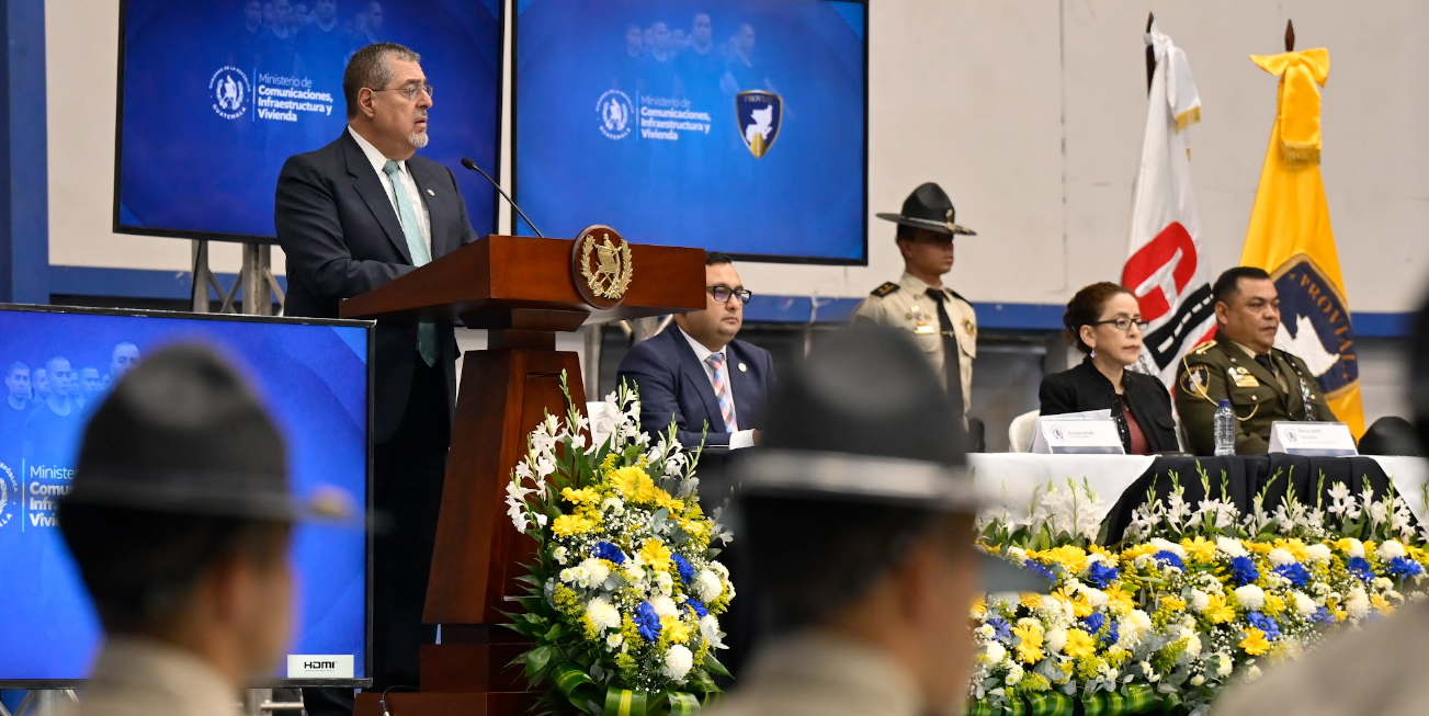 Presidente Arévalo destaca la seguridad vial como pilar del desarrollo en graduación de brigadistas de Provial