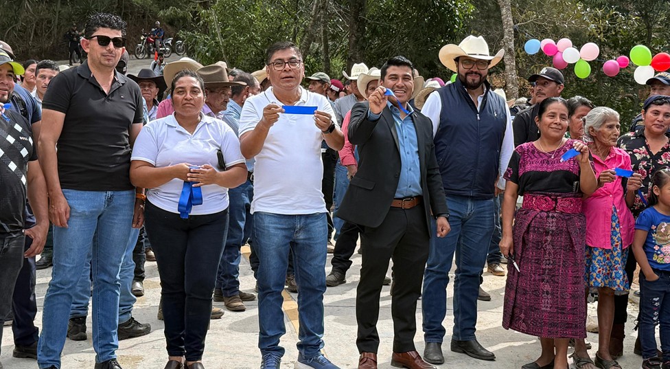 Inauguran camino rural en el caserío Los Encuentros, San Jerónimo, Baja Verapaz