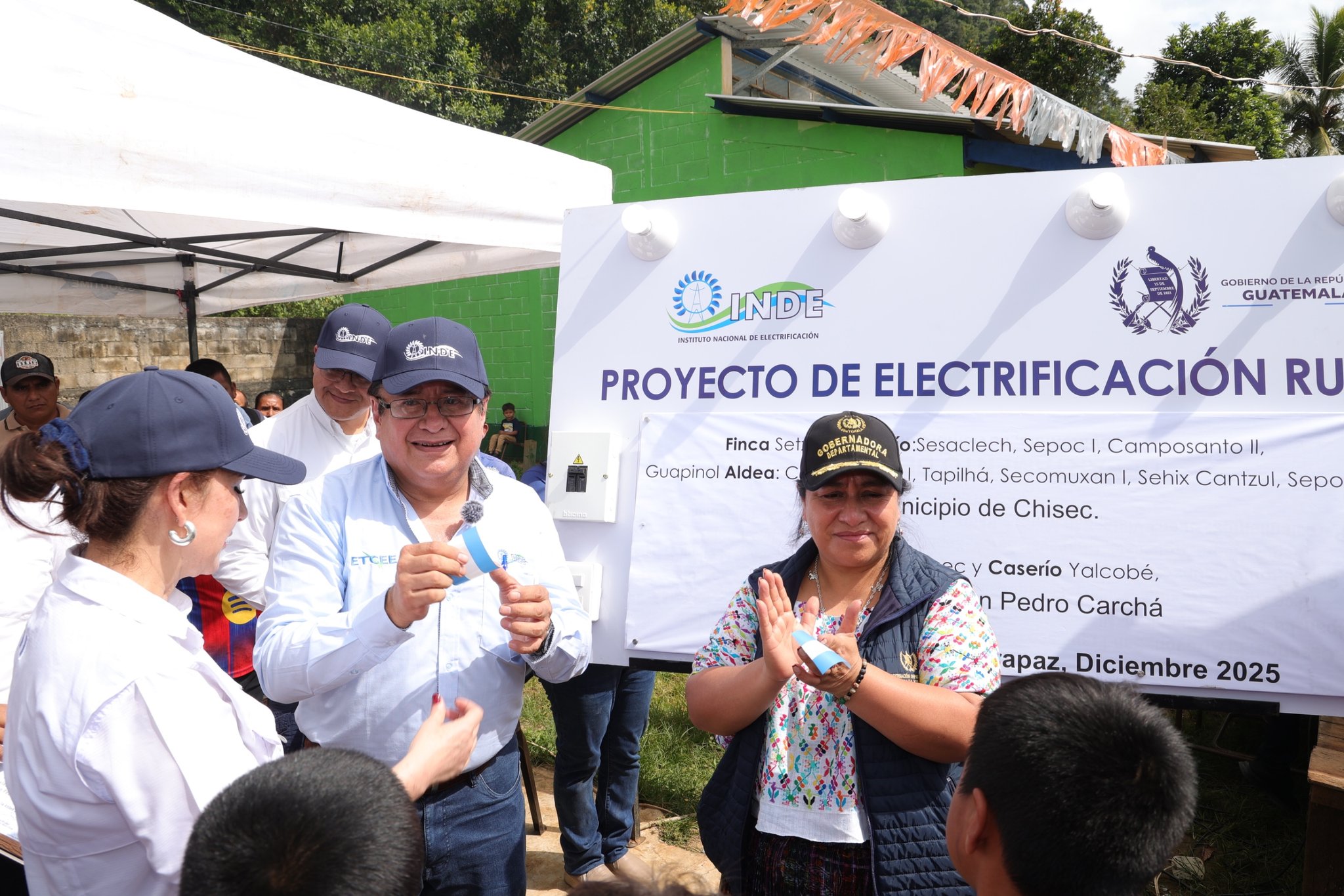 INDE Ilumina a doce comunidades de Alta Verapaz