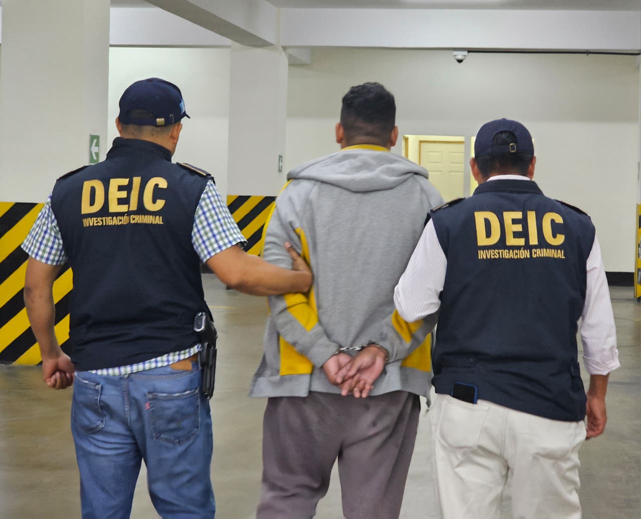 PNC captura a presuntos miembros del "Barrio 18" cobrando extorsiones. (Foto: PNC)