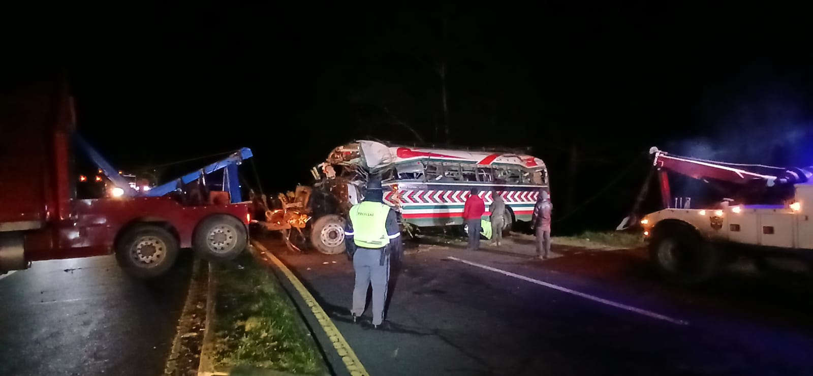 Presidente declara luto nacional ante el accidente en la carretera Interamericana. (Foto: Provial)