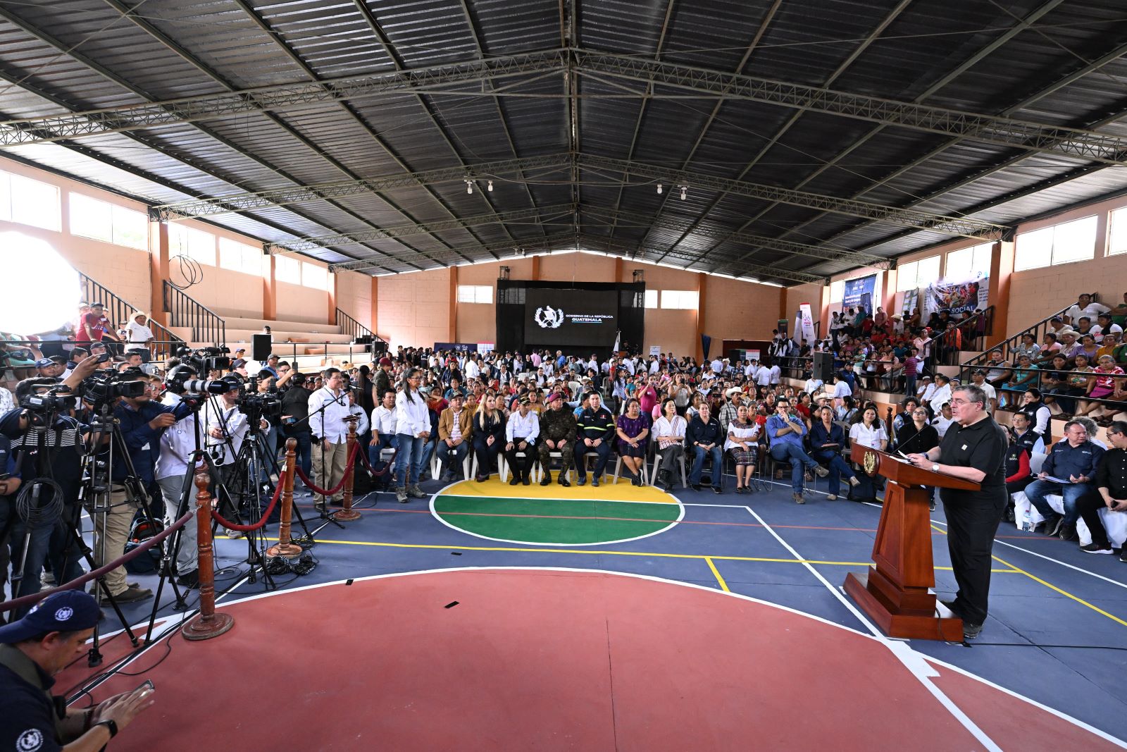 El presidente Bernardo Arévalo, durante la conferencia de prensa La Ronda, en Chiquimula.