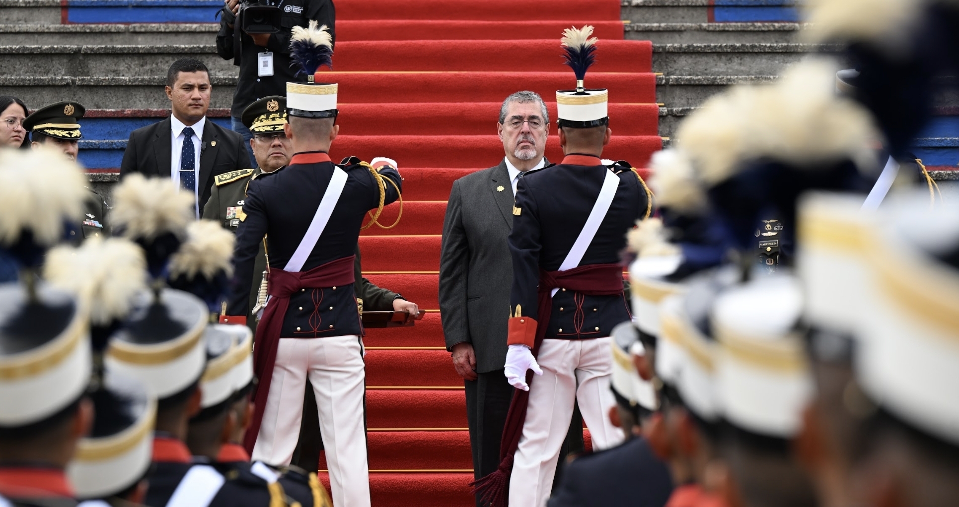 Presidente Arévalo participó en la graduación de la 162 de damas y caballeros cadetes del Ejército de Guatemala. (Foto: Byron de la Cruz)