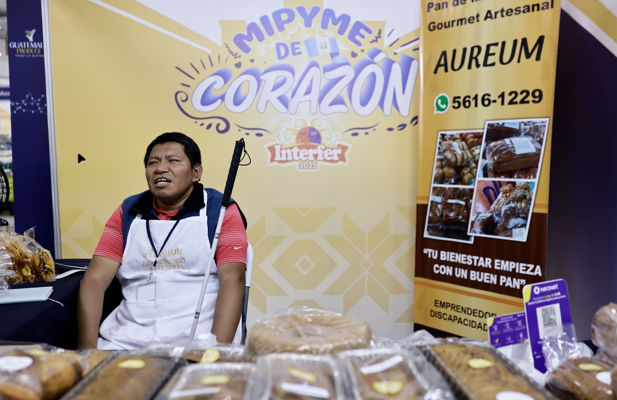 Pablo participó en la feria del Interfer ofreciendo sus productos artesanales. (Foto: Analí Camey)