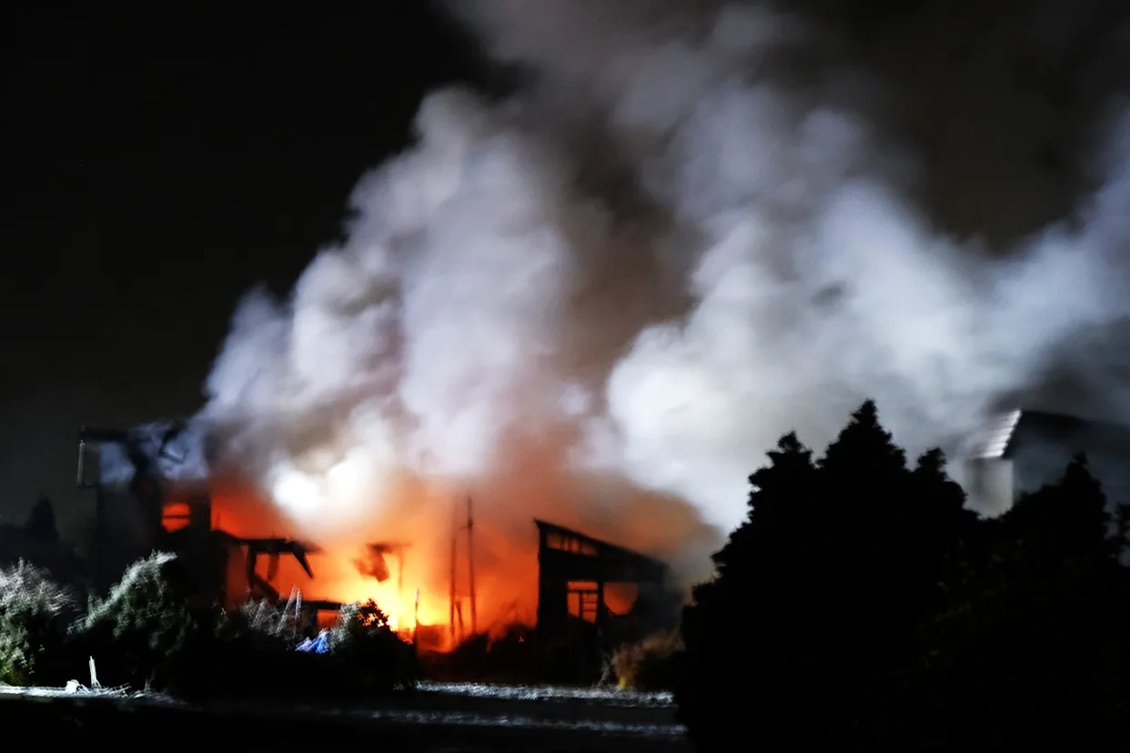 A causa del terremoto se produjo un incendio en una vivienda e
