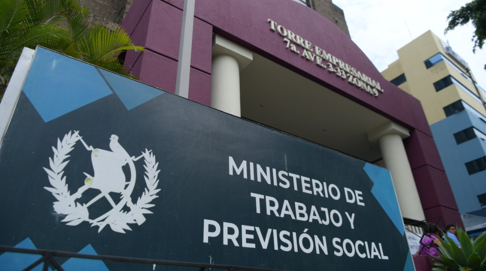 Gobierno concede permiso laboral a servidores públicos los días 24, 26 y 31 de diciembre