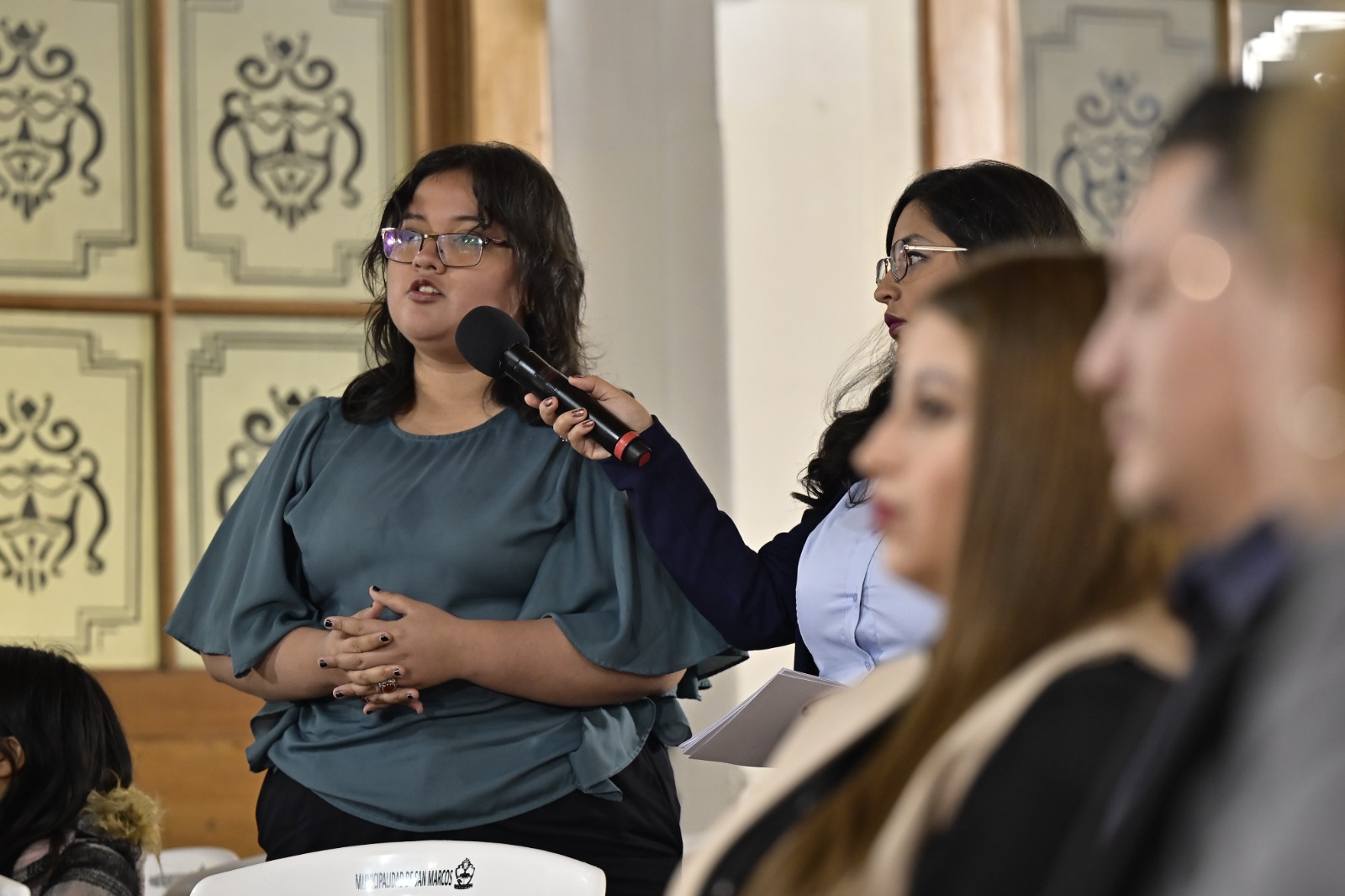 Joven agradece la oportunidad de Becas por Nuestro Futuro para estudiar y ayudar a su comunidad