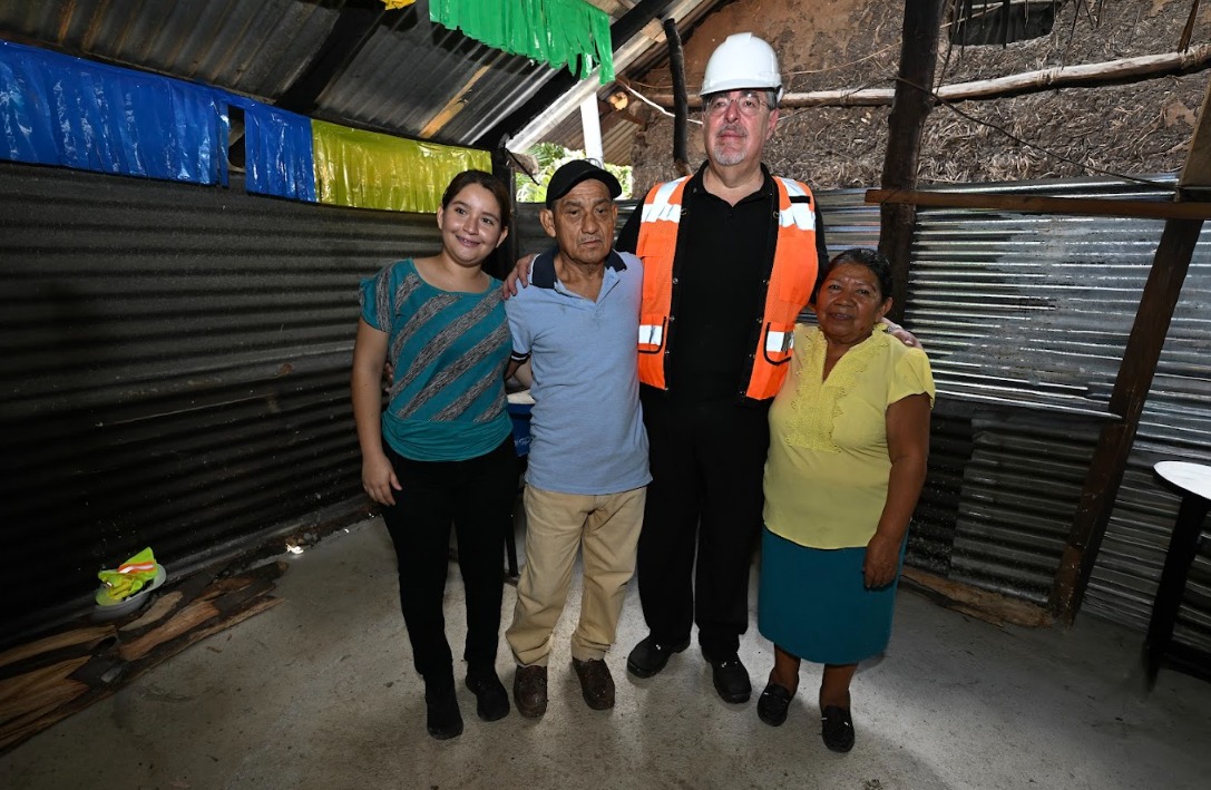 Doña María y su familia ahora cuentan con piso de cemento y estufa mejorada. (Fotos: Byron de la Cruz)