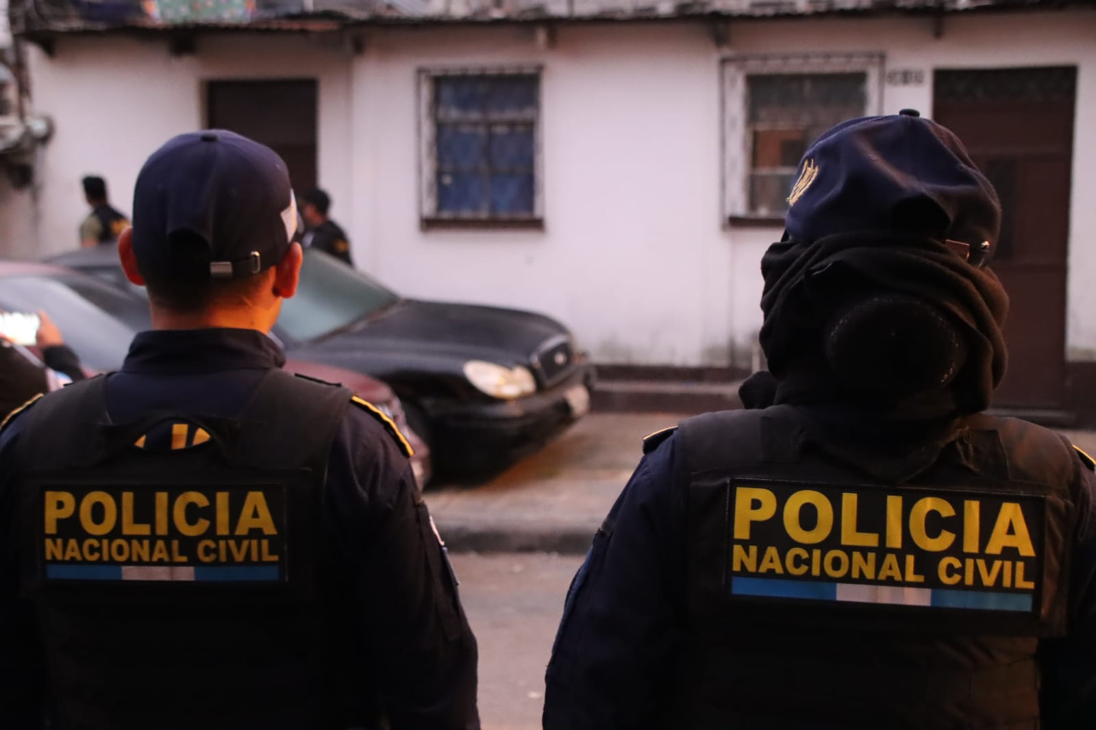 Despliegue policial en numerosos allanamientos. / Foto: PNC.