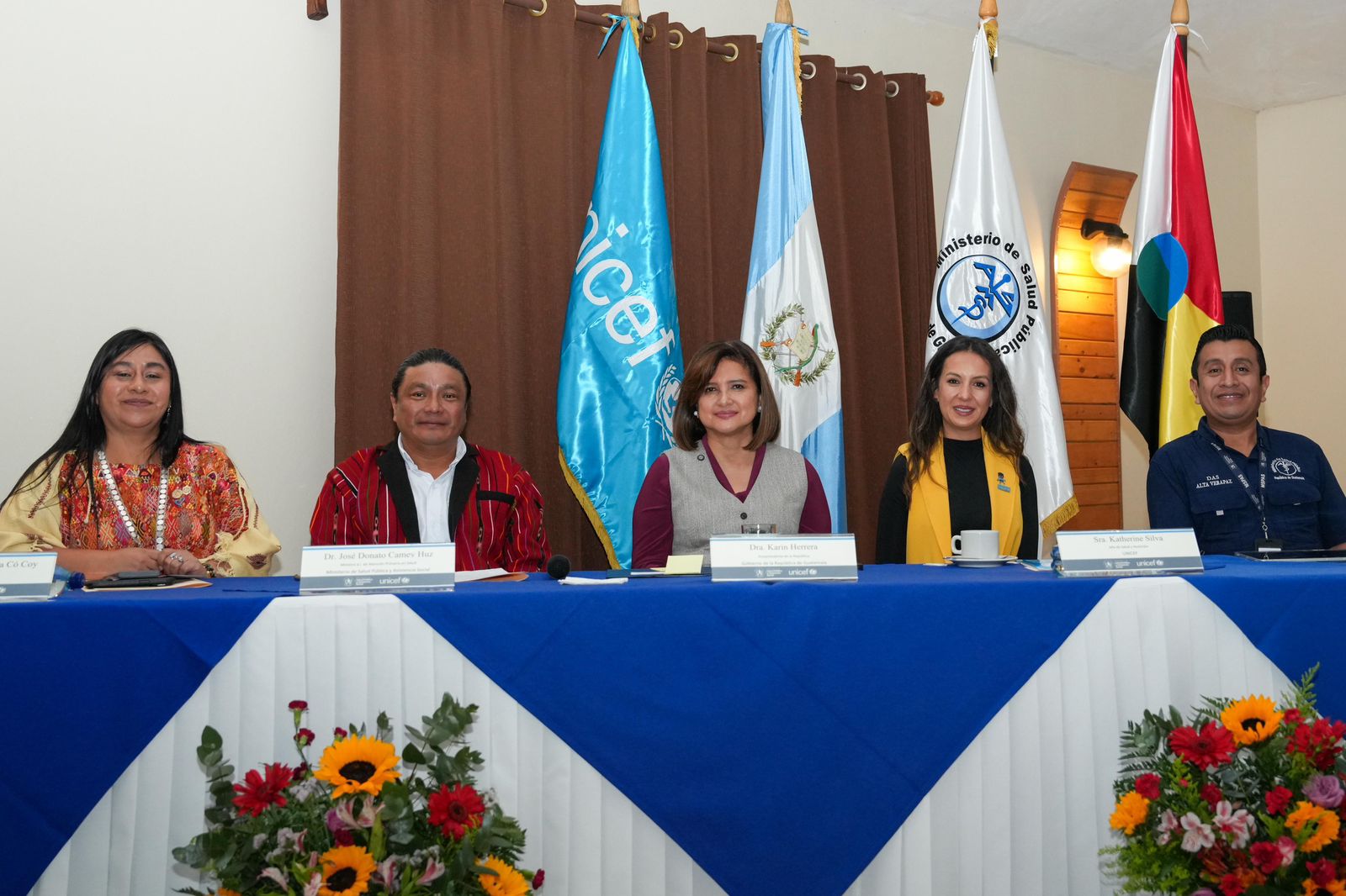 La vicepresidenta junto al Ministerio de Salud lanzó el nuevo Modelo de Atención Integral en Alta Verapaz. (Foto: Vicepresidencia)