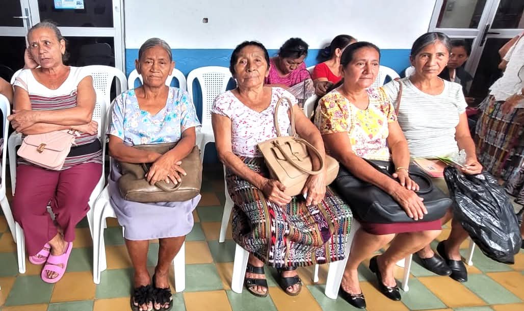 Segunda entrega de estipendio fortalece el trabajo comunitario de las comadronas en Retalhuleu